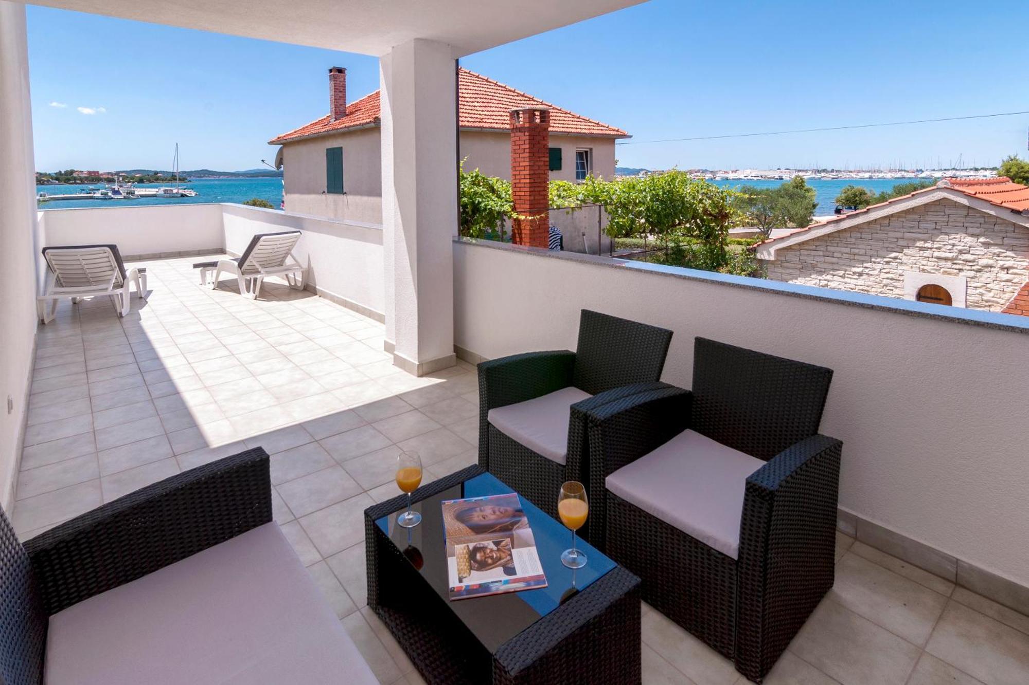 Sukošan White Residence Accommodation מראה חיצוני תמונה