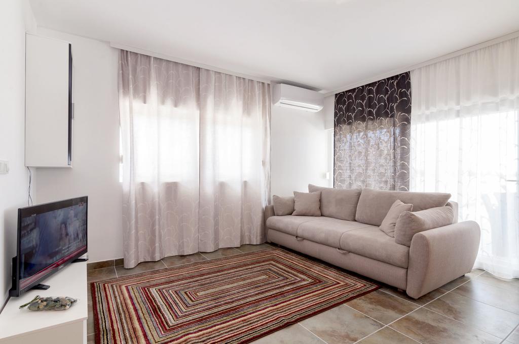 Sukošan White Residence Accommodation מראה חיצוני תמונה