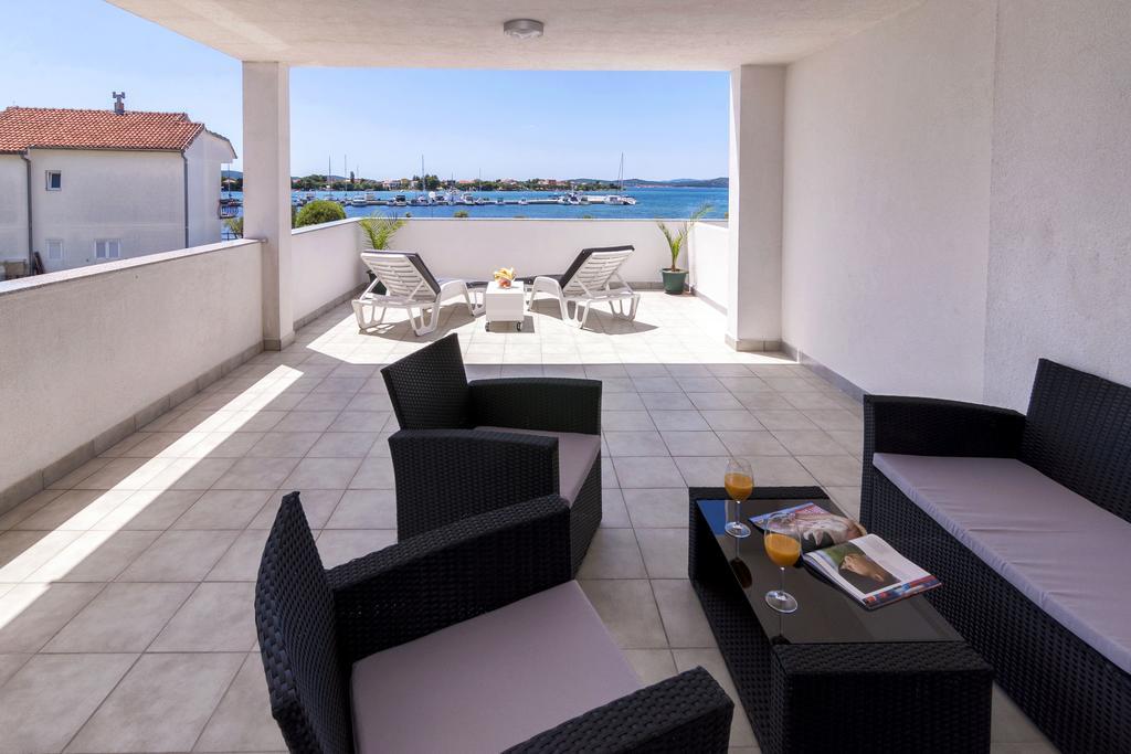 Sukošan White Residence Accommodation מראה חיצוני תמונה