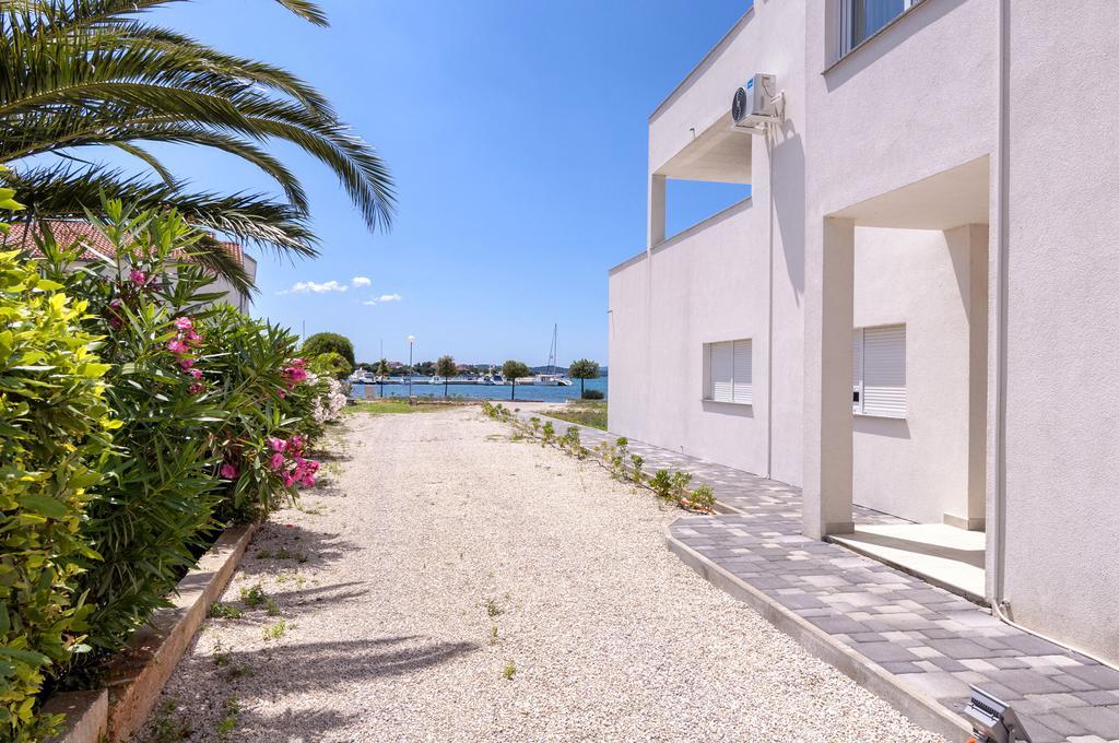 Sukošan White Residence Accommodation מראה חיצוני תמונה