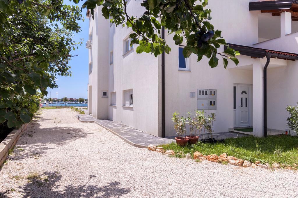 Sukošan White Residence Accommodation מראה חיצוני תמונה